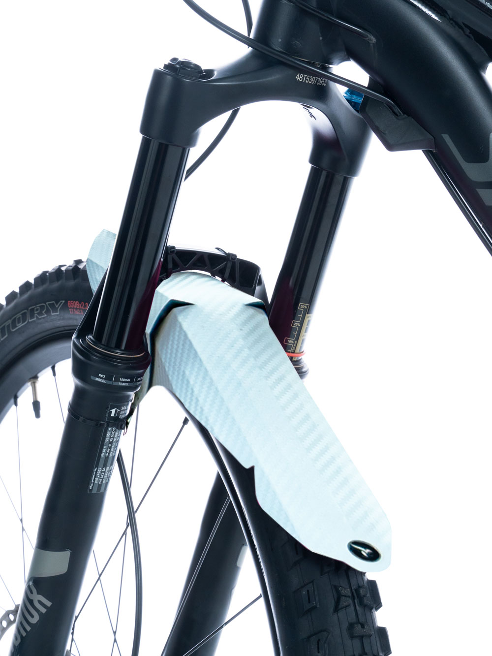 Guardabarros blanco carbono grande detalle adelante